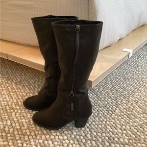 Muk Luks Leather Black Boots Size 8
